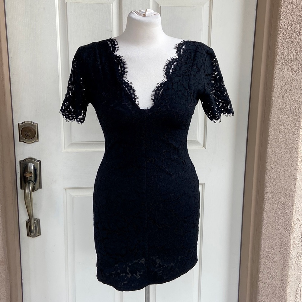 DRESS forum Los Angeles Black floral laced fully lined cocktail formal midi - Picture 2 of 8